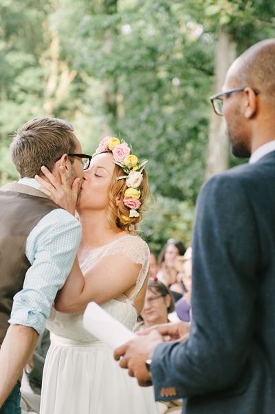 cérémonie laïque échange voeux bisous