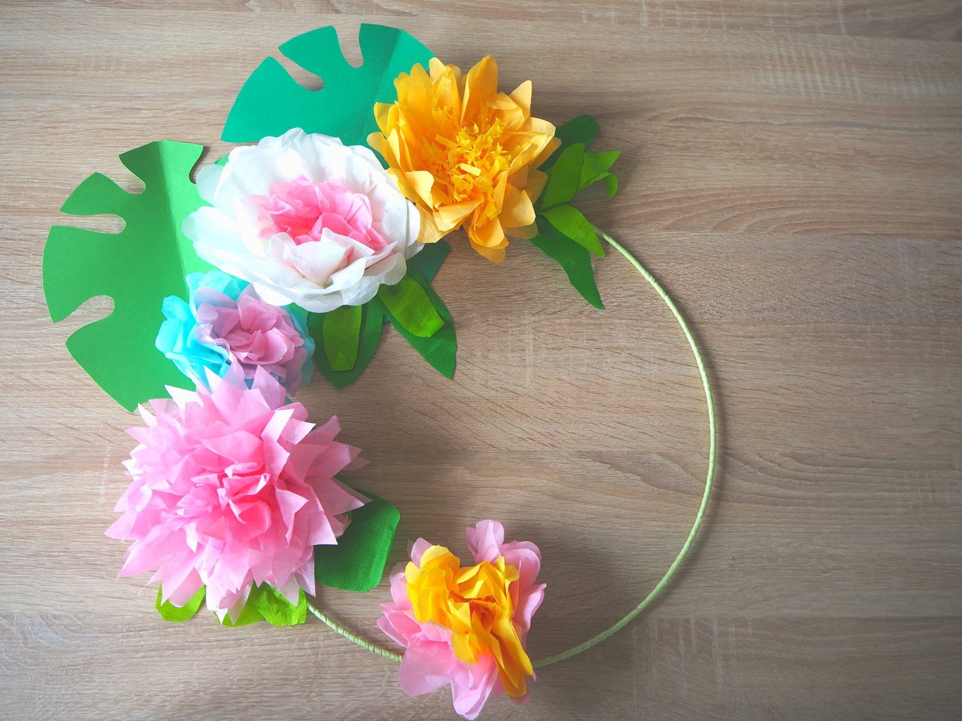 Créez des fleurs en papier et en tissu pour un enterrement